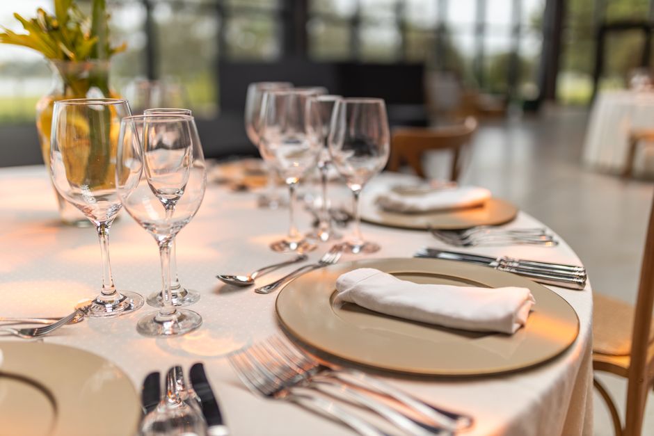 Lange eettafel voor 10 personen: opties en advies